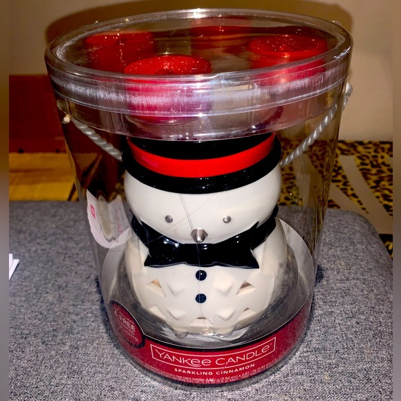 Yankee Candle Sparkling Cinnamon Snowman Luminary w/tea lights - Picture 3 of 4